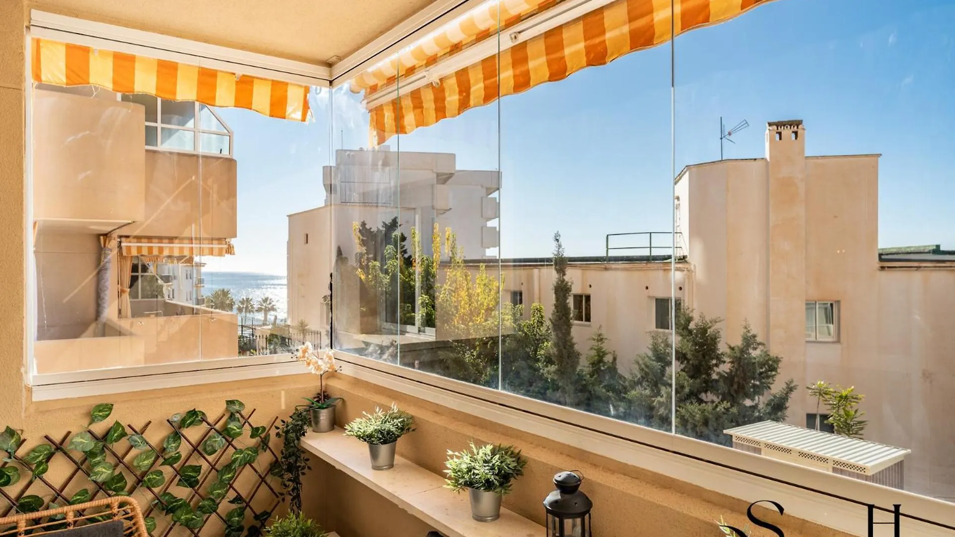 Coastal 2Br Apartment, Parking, Pool 贝纳尔马德纳